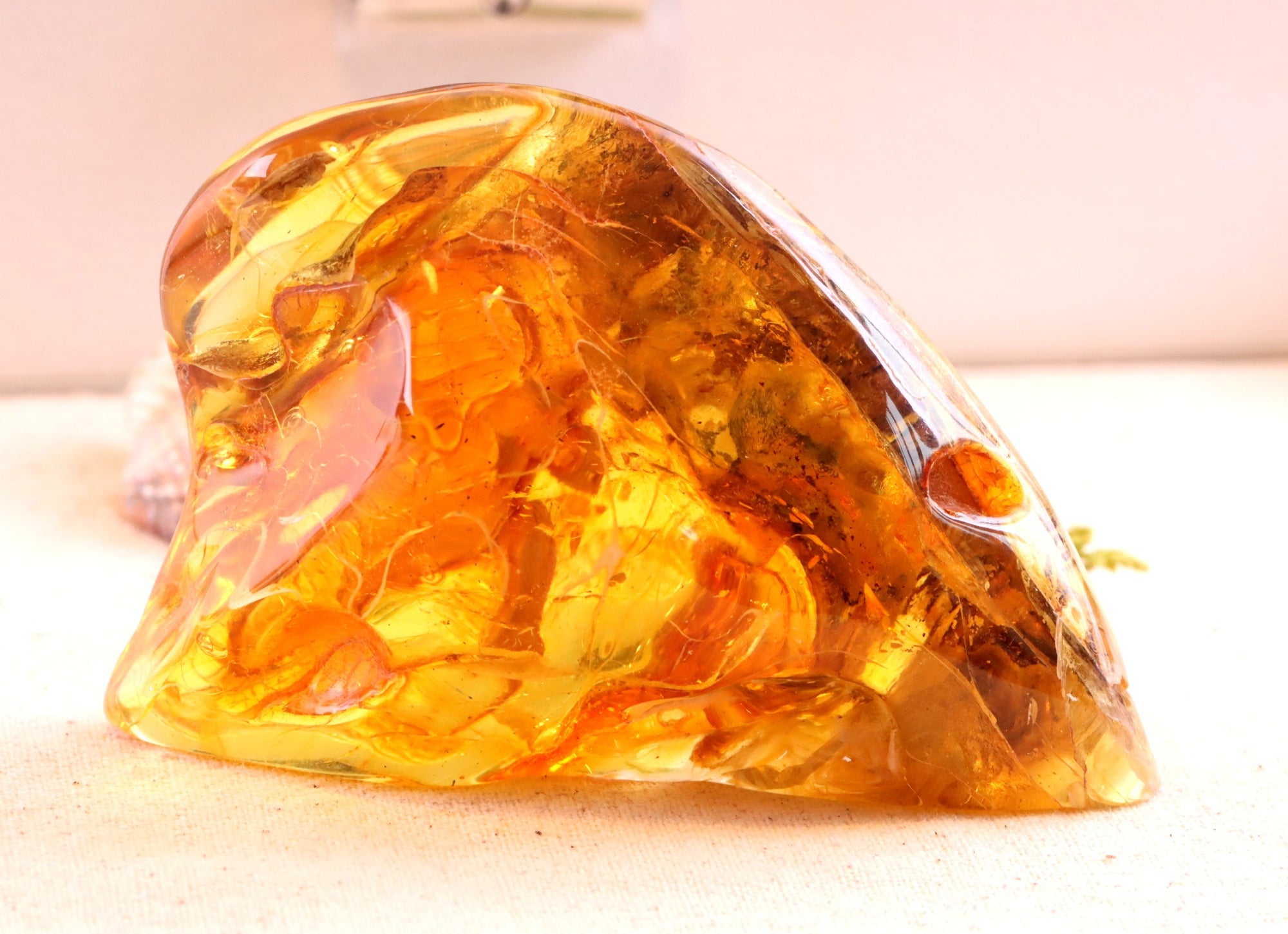 Unbelievable Large 117.9g Amber Stone Collector's Gem