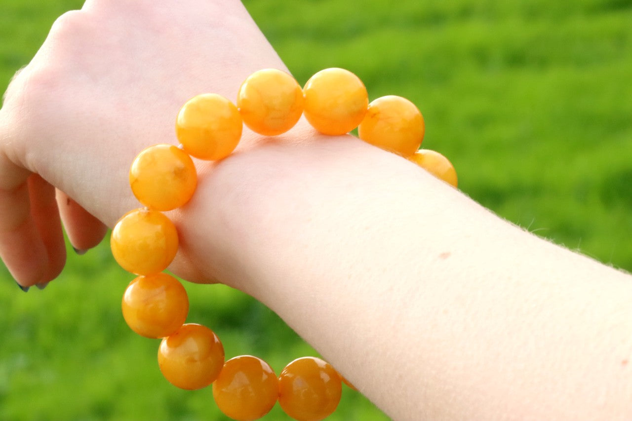 AAA Grade Beeswax Amber Beads – 14pcs, 14.9mm Round