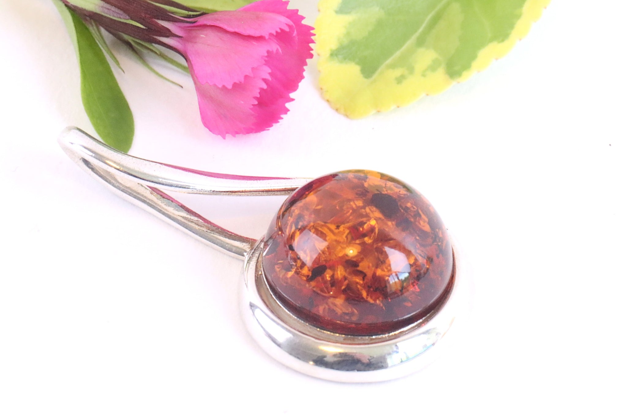 Quality Silver Circle Pendant with Honey Baltic Amber Gemstone