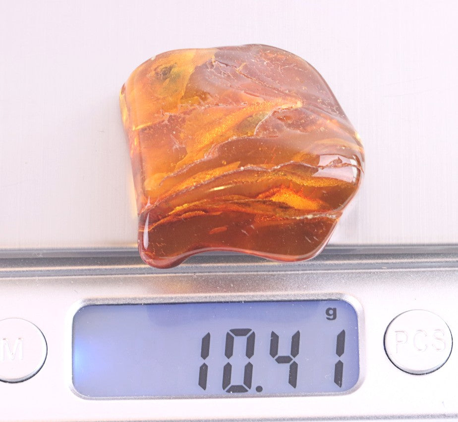 Baltic Amber Palm Stone – Smooth Meditation & Stress Relief Gem
