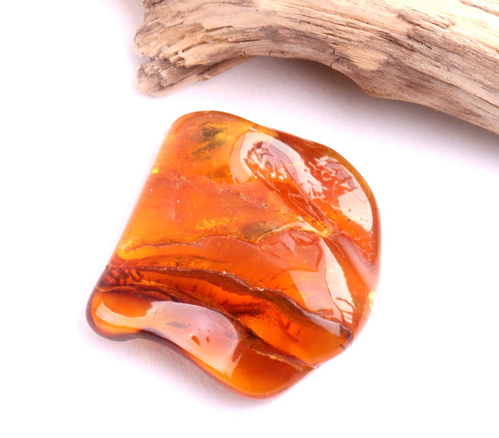 Baltic Amber Palm Stone – Smooth Meditation & Stress Relief Gem