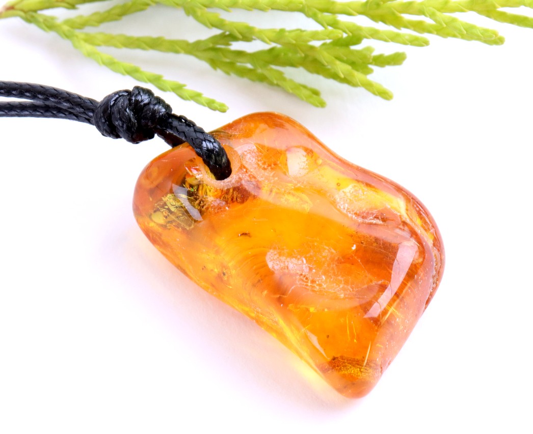 Baltic Amber Amulet with Insect Inclusion | 40 Million Year Old Fossil Resin from Eocene Era
