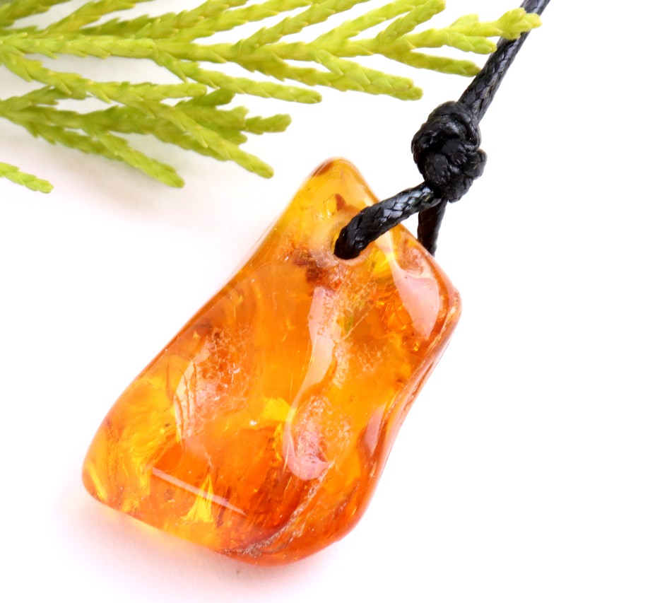 Baltic Amber Amulet with Insect Inclusion | 40 Million Year Old Fossil Resin from Eocene Era