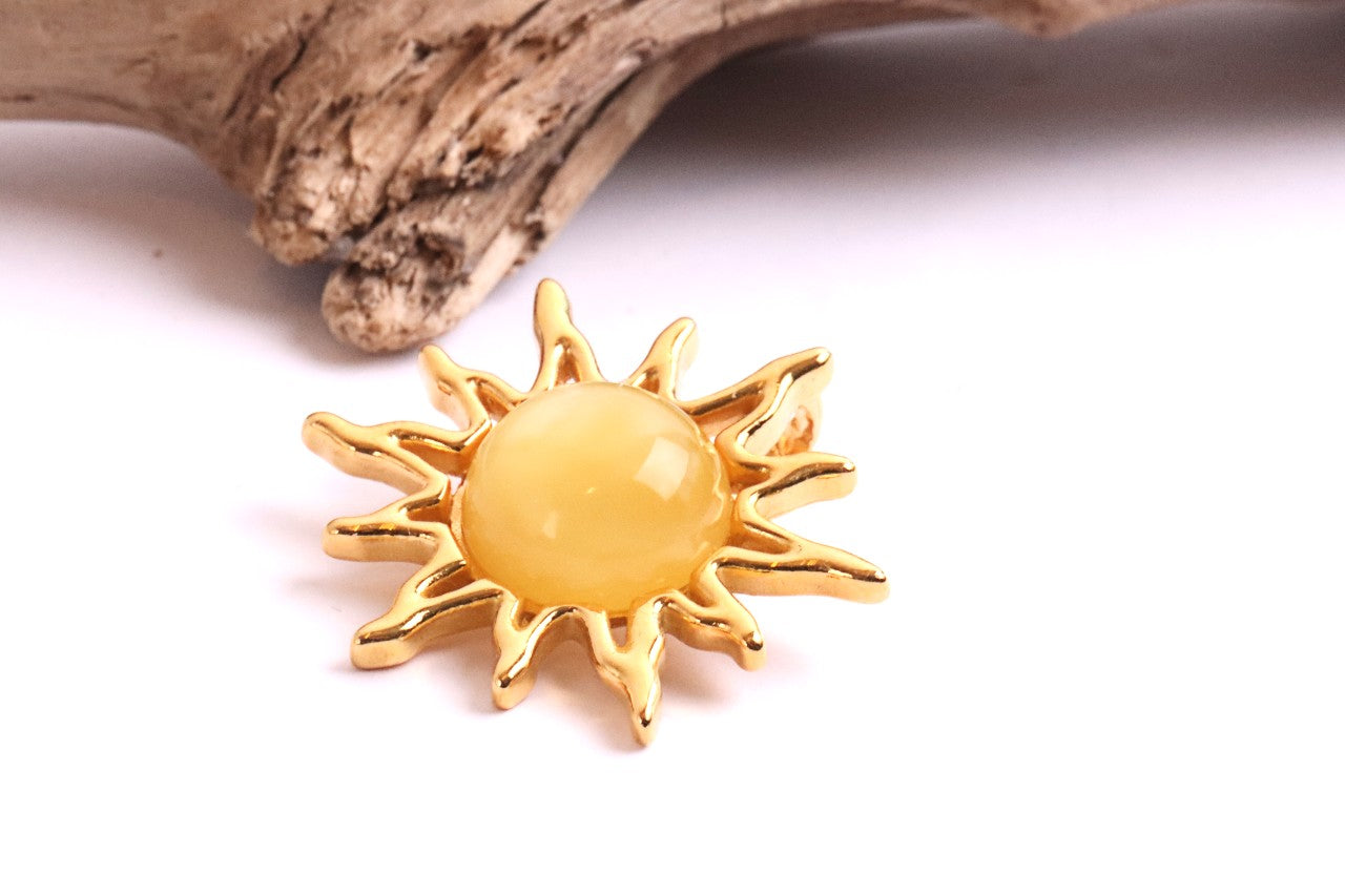 Gold Sun Pendant – 925 Gold-Plated Silver with Baltic Amber Gemstone