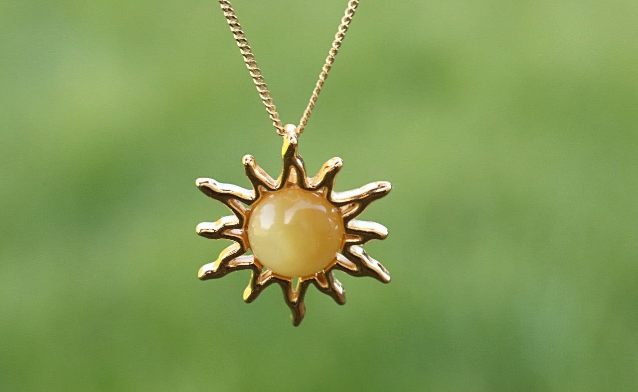 Gold Sun Pendant – 925 Gold-Plated Silver with Baltic Amber Gemstone