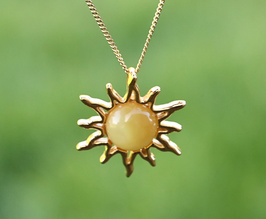 Gold Sun Pendant – 925 Gold-Plated Silver with Baltic Amber Gemstone