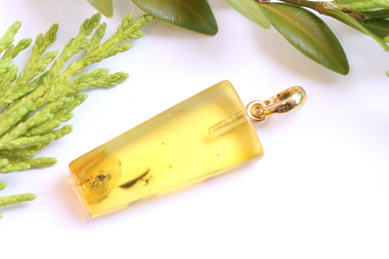 Natural Baltic Amber Pendant with Insect Inclusion – 925 Gold-Plated Silver Setting