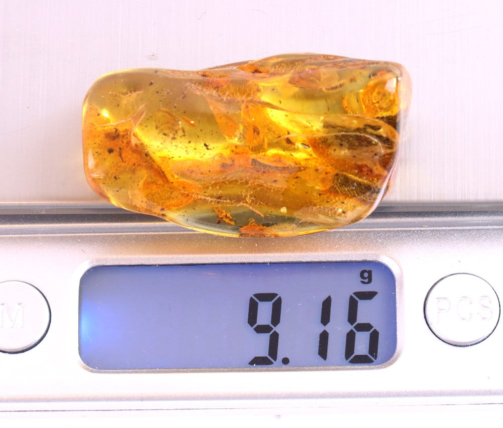 Baltic Amber Palm Stone – Smooth Meditation & Stress Relief Gem