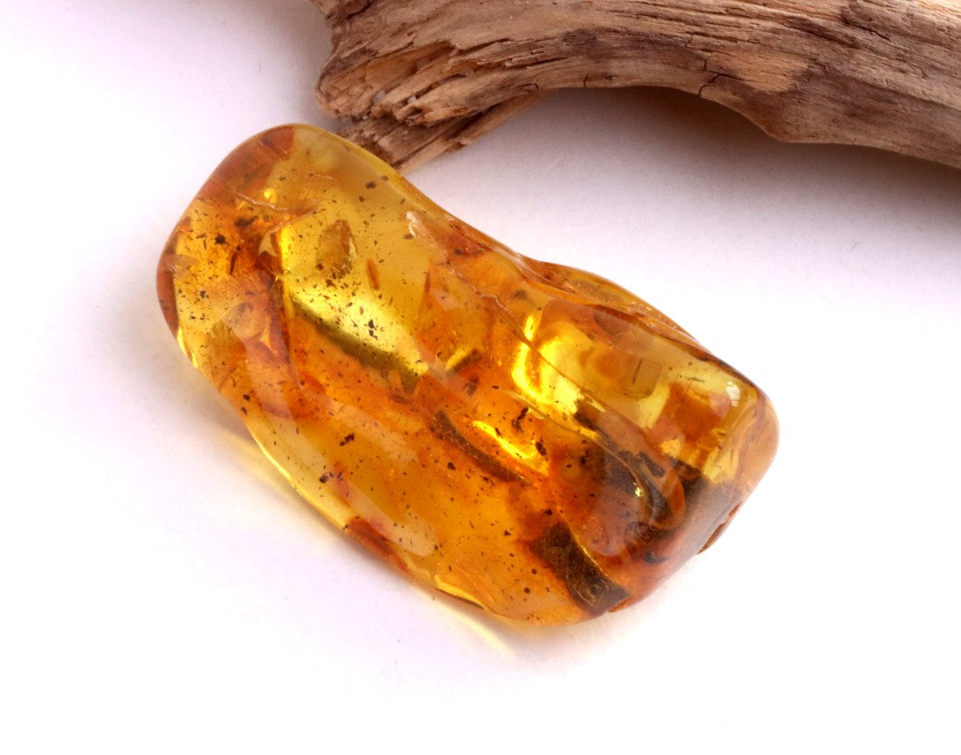 Baltic Amber Palm Stone – Smooth Meditation & Stress Relief Gem