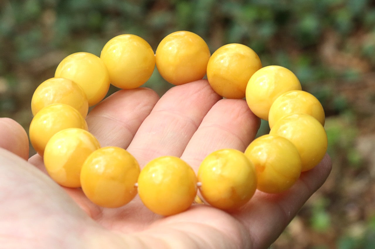 AAA Grade Beeswax Amber Beads – 14pcs, 18mm Round