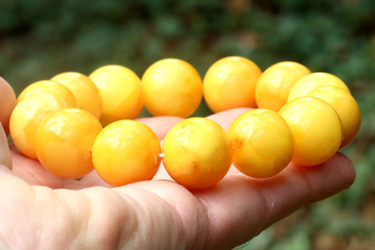 AAA Grade Beeswax Amber Beads – 14pcs, 18mm Round