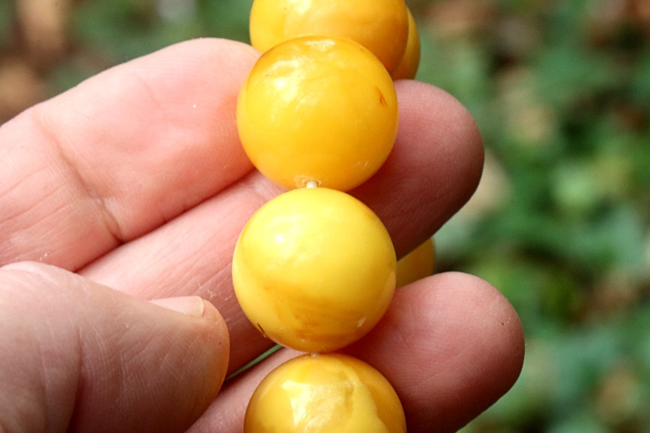 AAA Grade Beeswax Amber Beads – 14pcs, 18mm Round