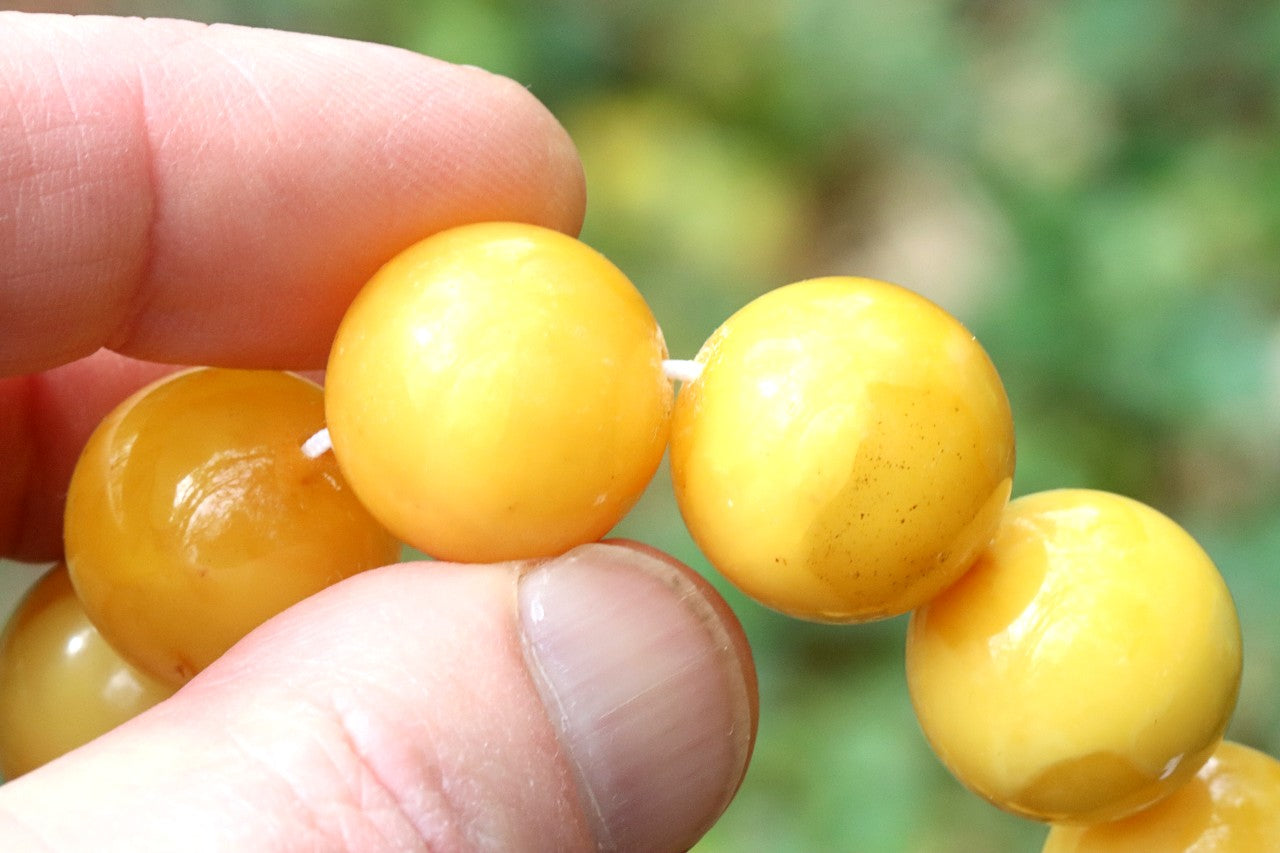AAA Grade Beeswax Amber Beads – 14pcs, 18mm Round
