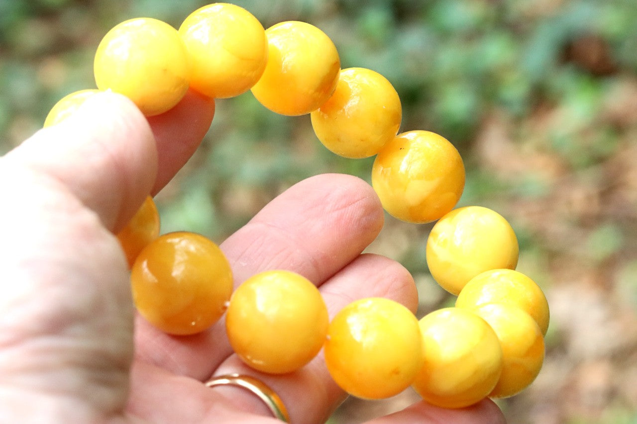 AAA Grade Beeswax Amber Beads – 14pcs, 18mm Round