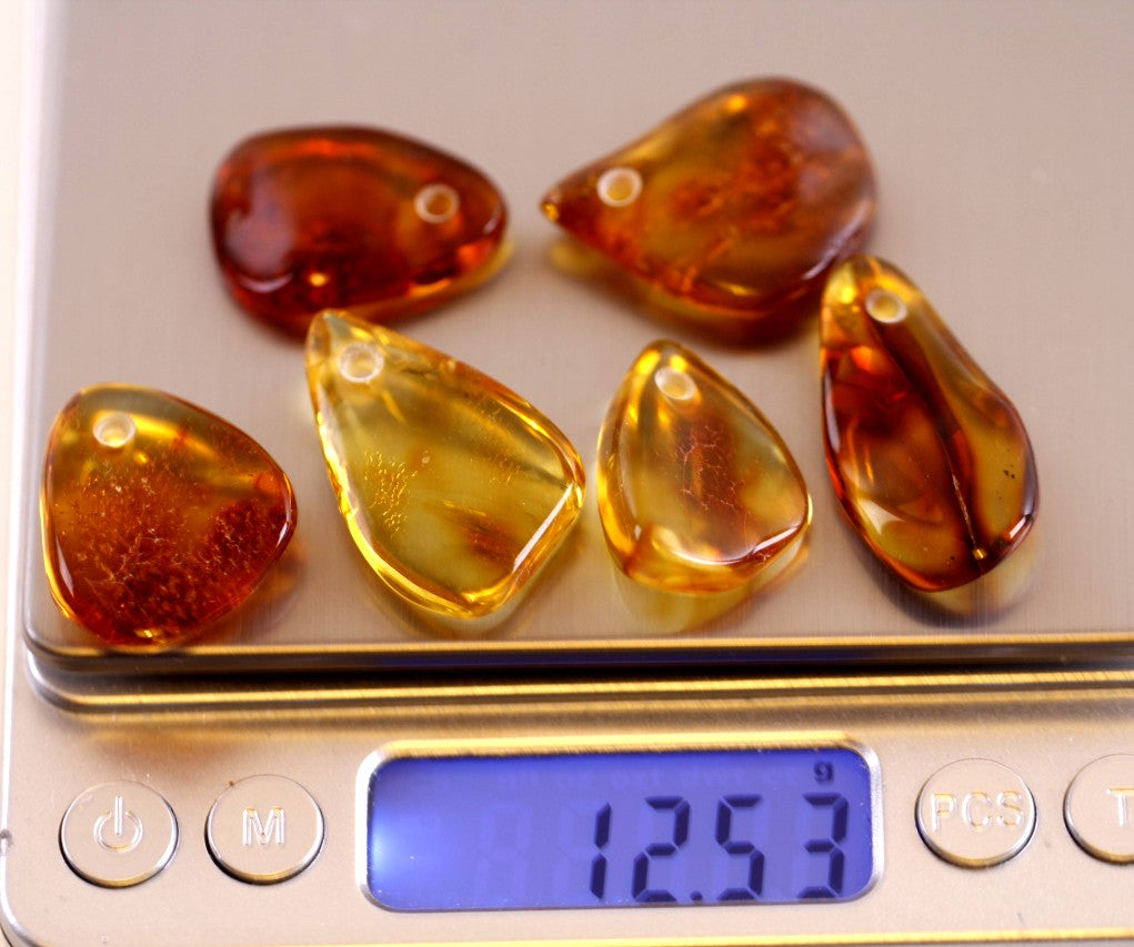 Collection of 6 pieces Amber Mini Pendants with 2mm Hole