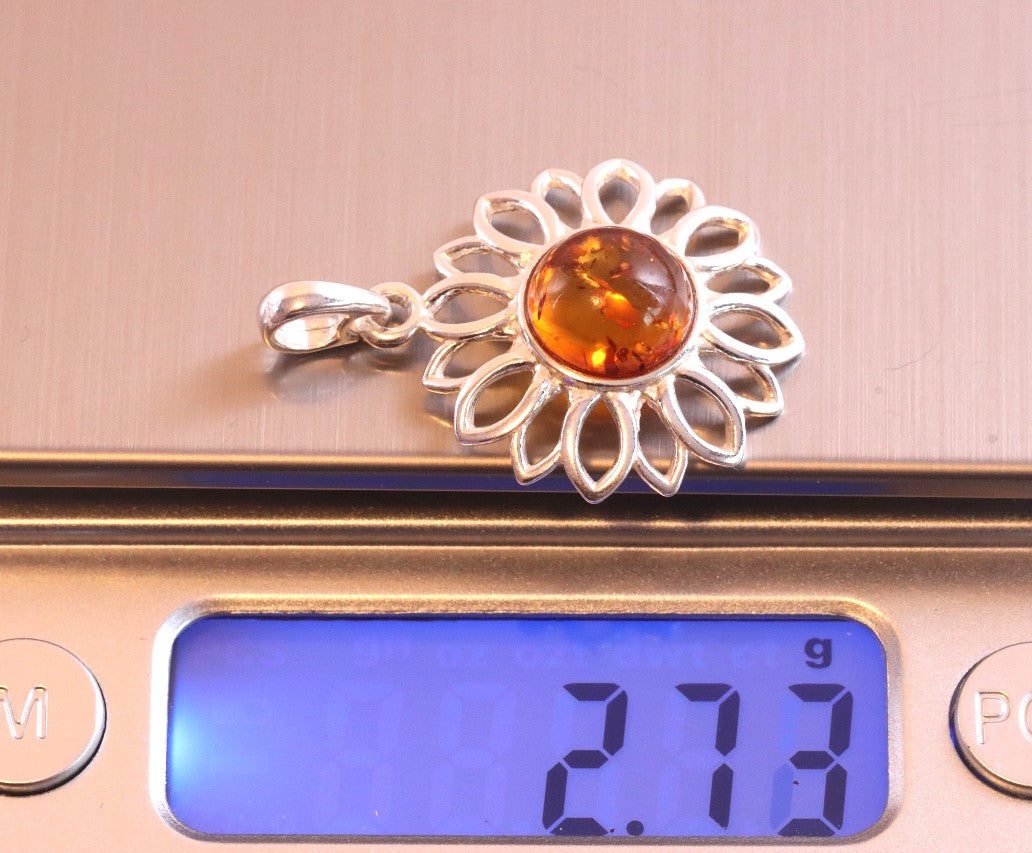 Handmade Delightful Flower Baltic Amber Gem Pendant