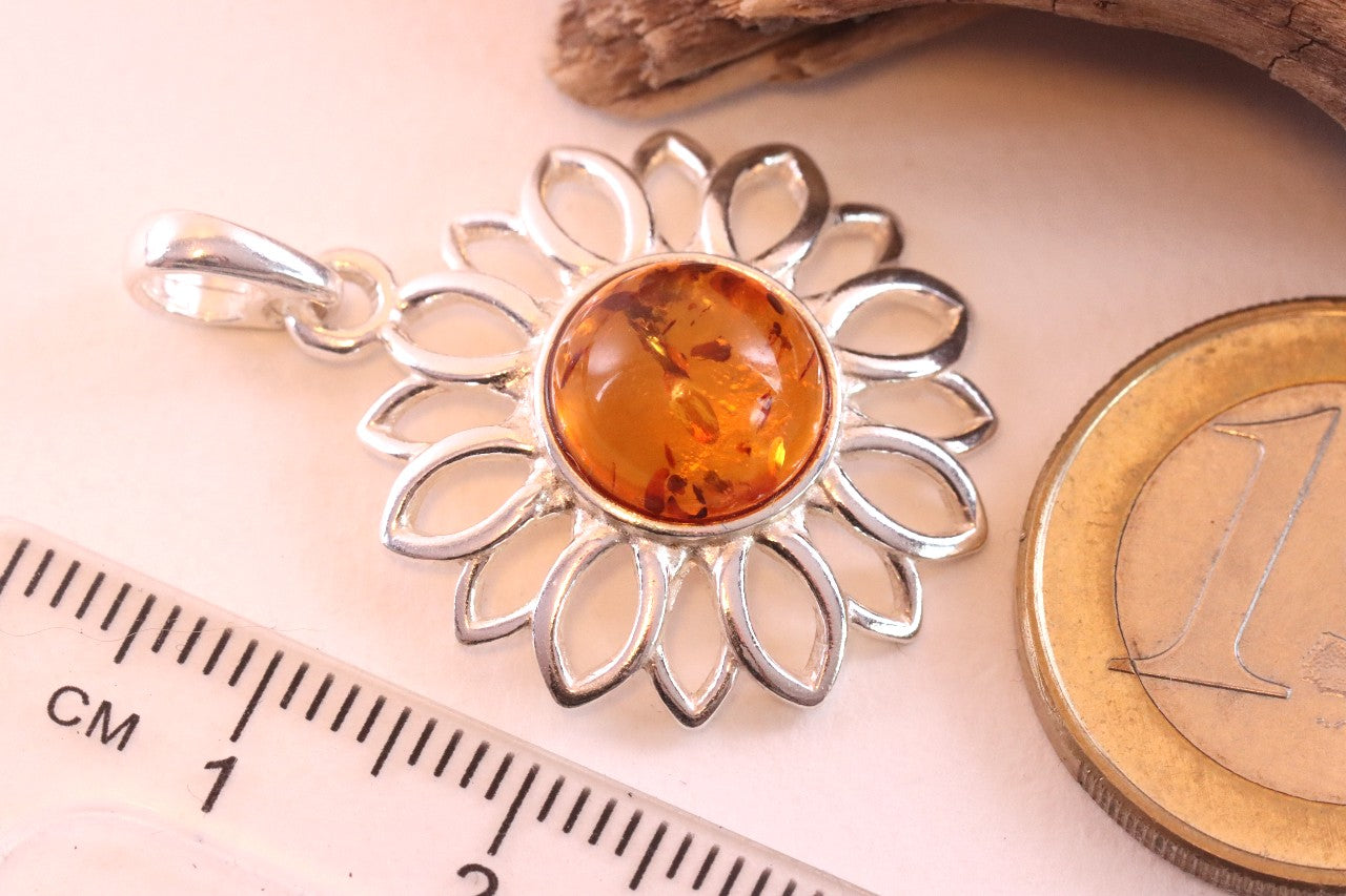 Handmade Delightful Flower Baltic Amber Gem Pendant