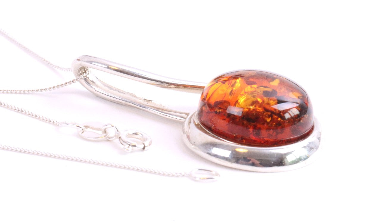 Quality Silver Circle Pendant with Honey Baltic Amber Gemstone