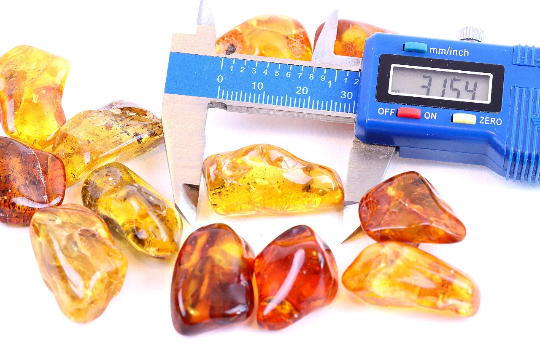 Amber Tumbled Stone / Average Weight 3g - 4g